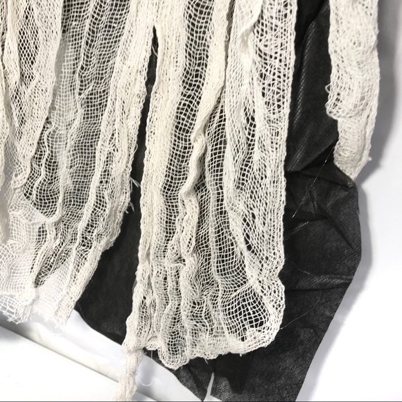 🎃 Pier 1 Wreath 19” Skeleton Skull & Hands Mesh - Picture 6 of 8